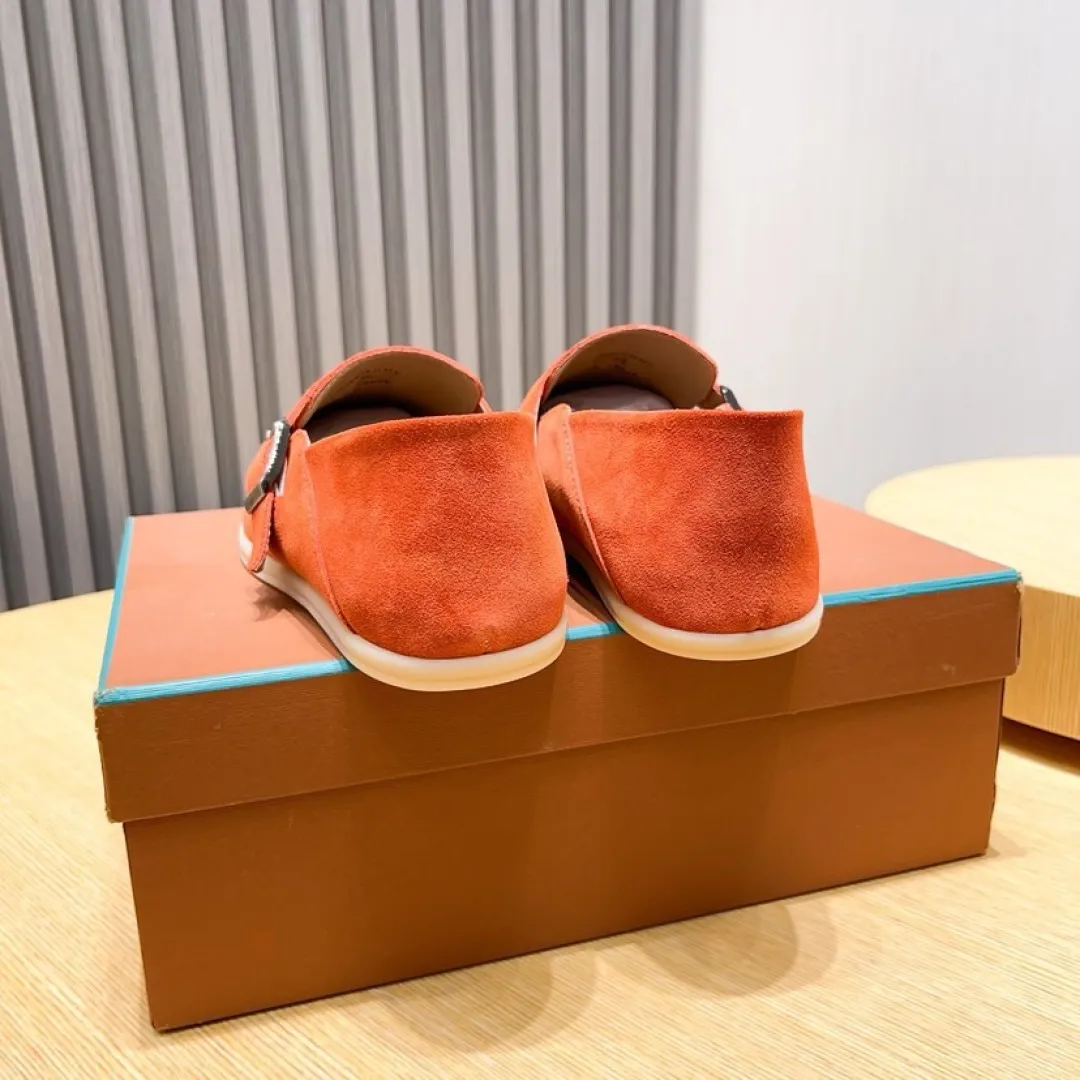 Factory price 420💰[loro piana] 2025 new moccasins, popular casual sneakers for street men. The shoes are made of first-layer suede leather uppers with rubber soles. They are classic. The complex craftsmanship and meticulous structure make the shoes light and soft, allowing you to walk comfortably and freely. Perfect for summer wear. Yardage: 38-45.